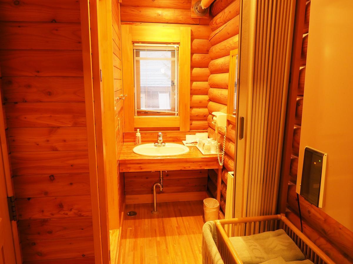 Log Hotel Larch Lake Kanayama Minamifurano Номер фото