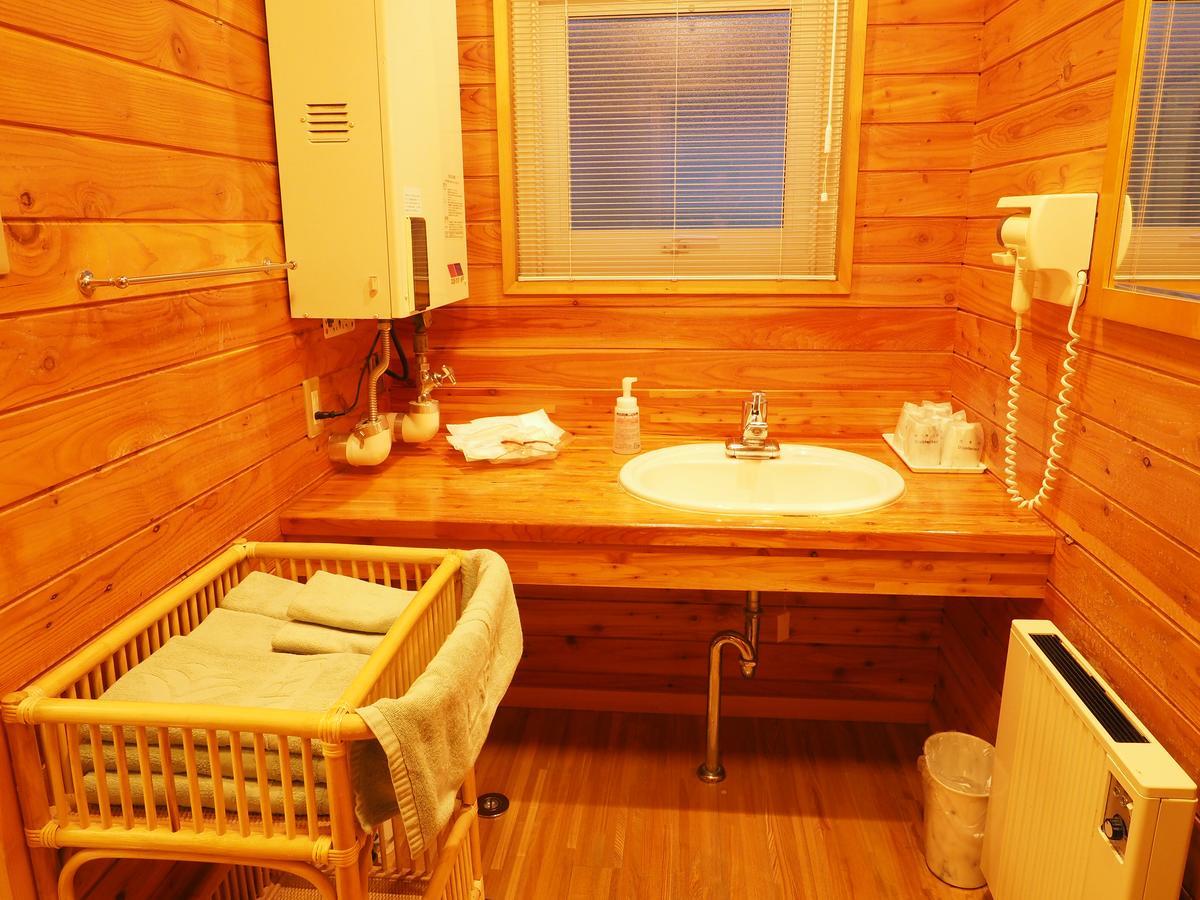 Log Hotel Larch Lake Kanayama Minamifurano Номер фото