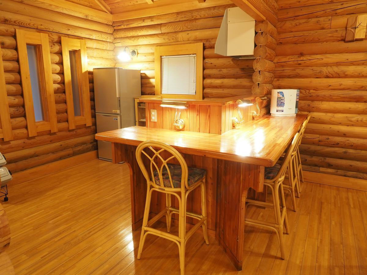 Log Hotel Larch Lake Kanayama Minamifurano Номер фото