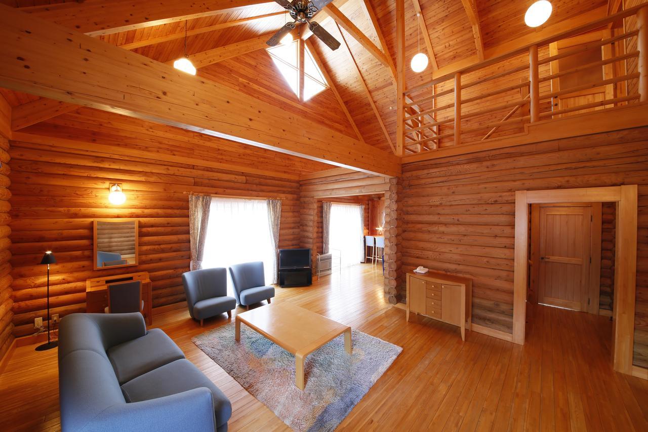 Log Hotel Larch Lake Kanayama Minamifurano Экстерьер фото