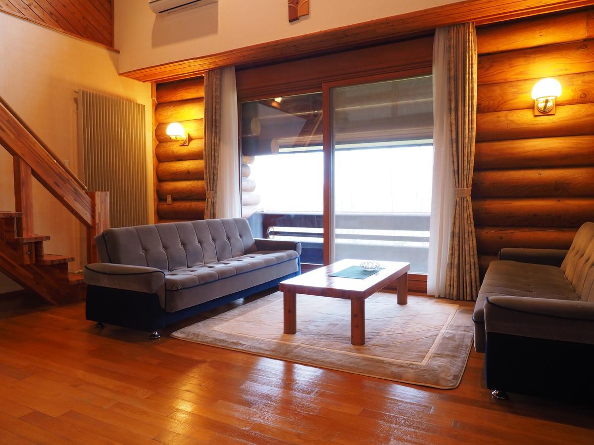 Log Hotel Larch Lake Kanayama Minamifurano Номер фото